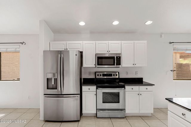 7700 N Sun Flair Drive, Tucson, AZ 85741