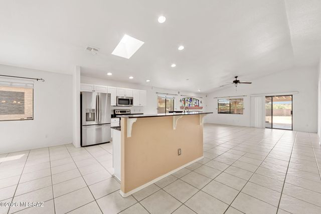 7700 N Sun Flair Drive, Tucson, AZ 85741
