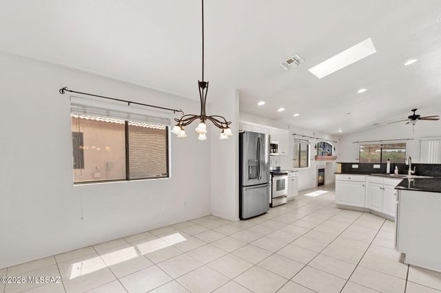 7700 N Sun Flair Drive, Tucson, AZ 85741