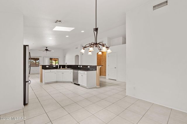 7700 N Sun Flair Drive, Tucson, AZ 85741