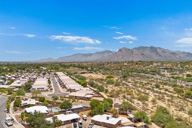 7700 N Sun Flair Drive, Tucson, AZ 85741