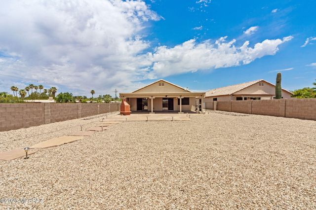 7700 N Sun Flair Drive, Tucson, AZ 85741