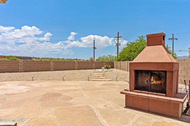 7700 N Sun Flair Drive, Tucson, AZ 85741