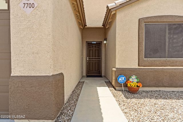 7700 N Sun Flair Drive, Tucson, AZ 85741