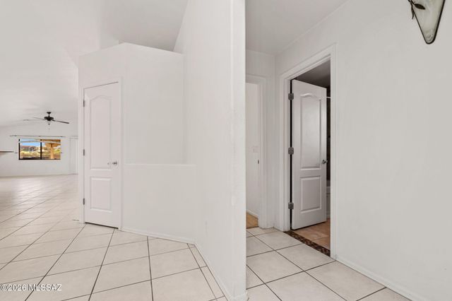 7700 N Sun Flair Drive, Tucson, AZ 85741