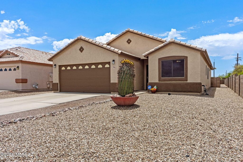 7700 N Sun Flair Drive, Tucson, AZ 85741