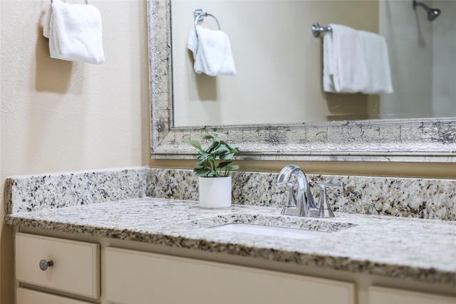45 Oaks PL, Lago Vista, TX 78645