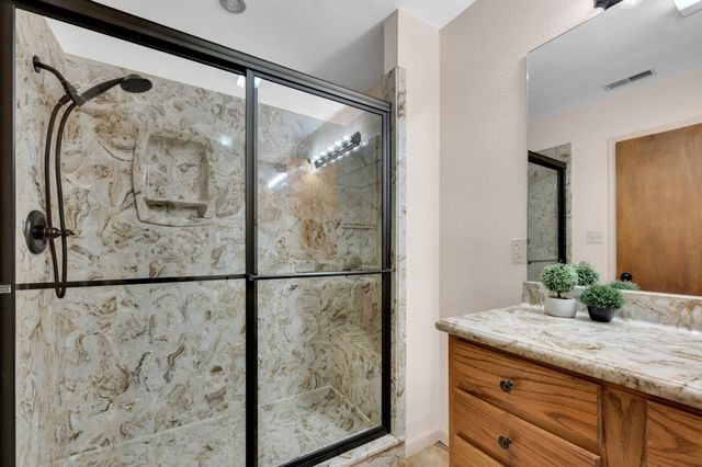 100 Delmore Drive, Hillsboro, TX 76645