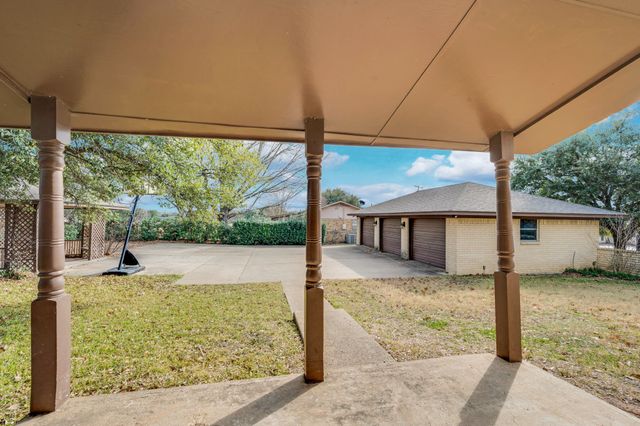 100 Delmore Drive, Hillsboro, TX 76645