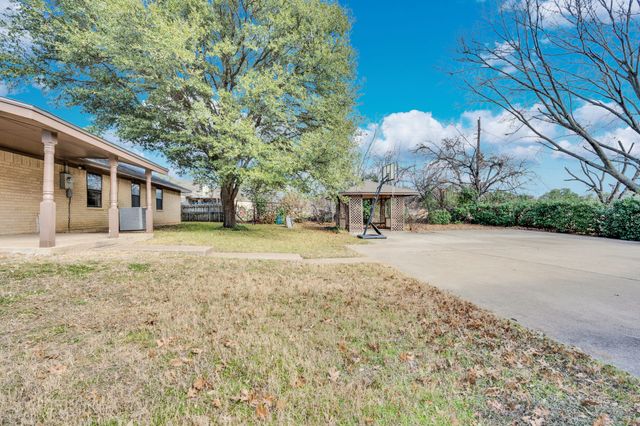 100 Delmore Drive, Hillsboro, TX 76645