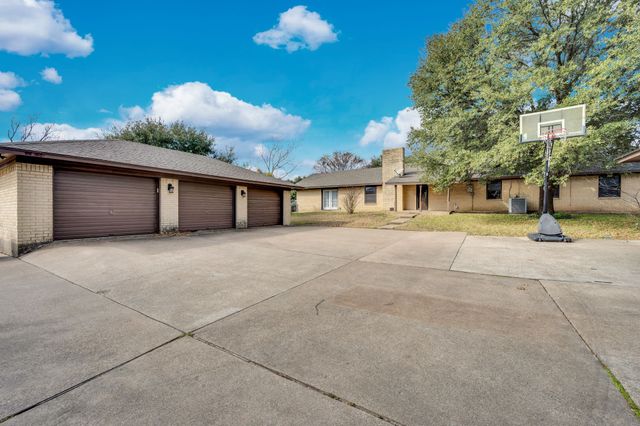 100 Delmore Drive, Hillsboro, TX 76645