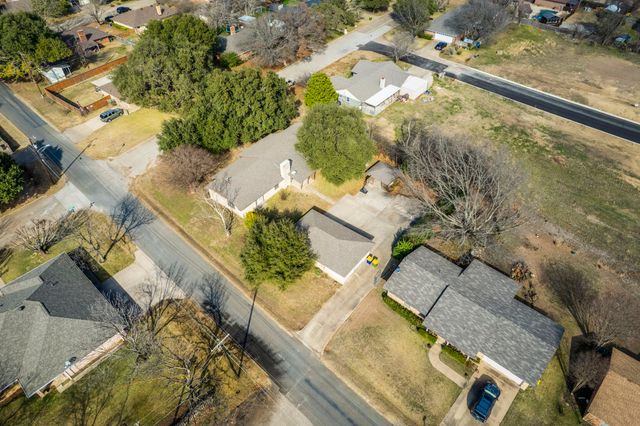 100 Delmore Drive, Hillsboro, TX 76645