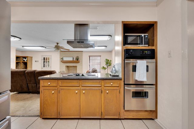 100 Delmore Drive, Hillsboro, TX 76645