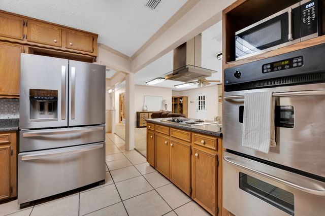 100 Delmore Drive, Hillsboro, TX 76645