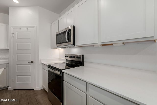 17628 W MISSION Lane, Waddell, AZ 85355