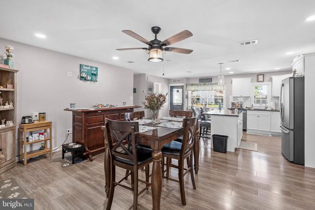 29 FAVORED LN, Levittown, PA 19055