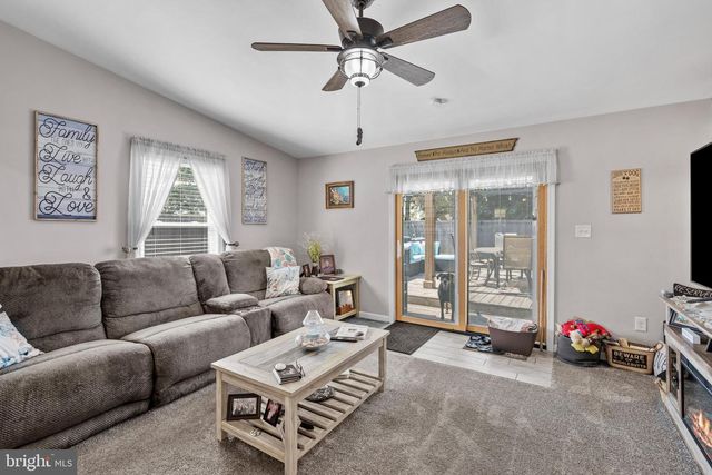29 FAVORED LN, Levittown, PA 19055