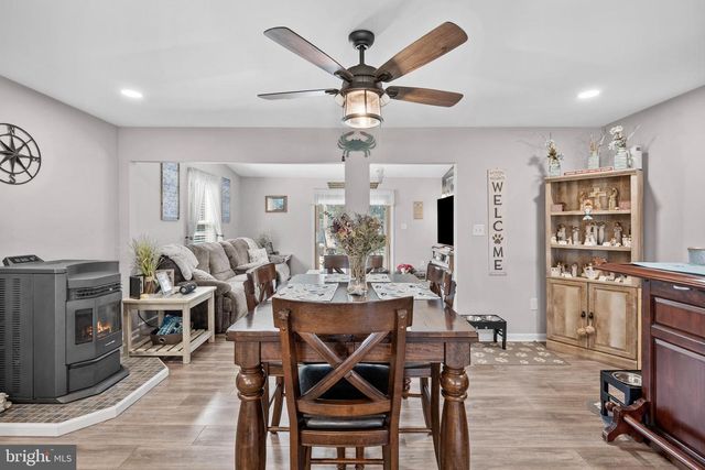 29 FAVORED LN, Levittown, PA 19055
