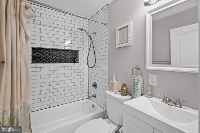 29 FAVORED LN, Levittown, PA 19055