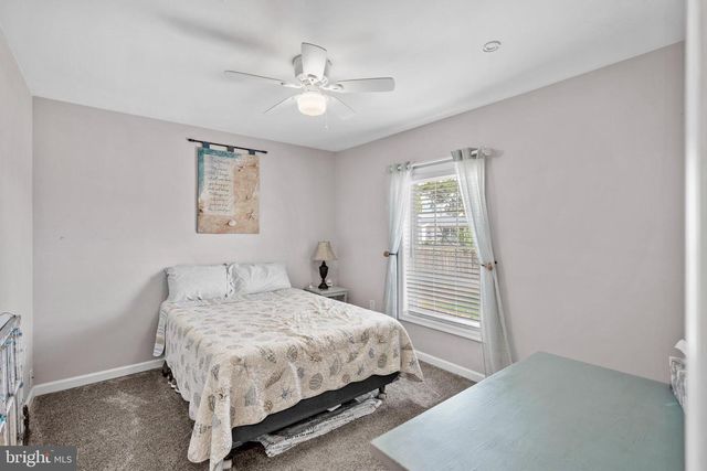 29 FAVORED LN, Levittown, PA 19055