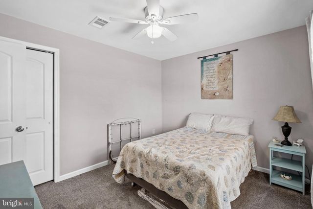 29 FAVORED LN, Levittown, PA 19055