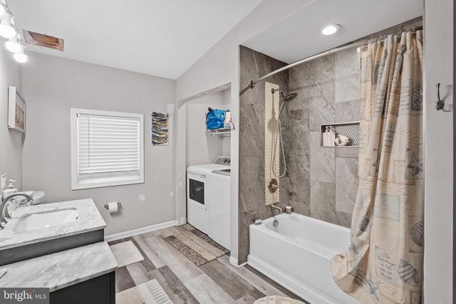 29 FAVORED LN, Levittown, PA 19055