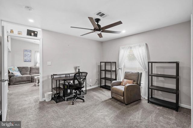 29 FAVORED LN, Levittown, PA 19055