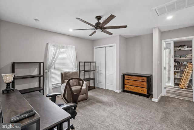 29 FAVORED LN, Levittown, PA 19055