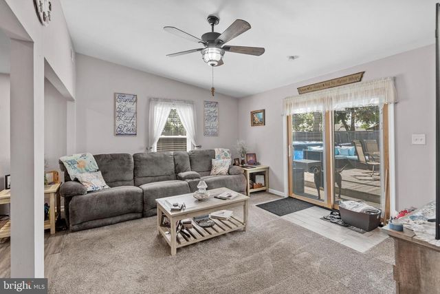 29 FAVORED LN, Levittown, PA 19055