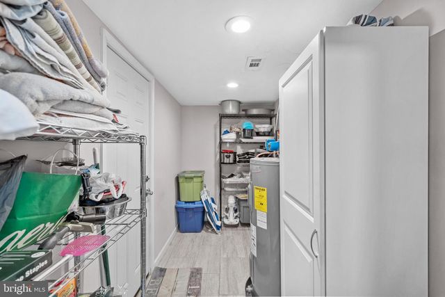 29 FAVORED LN, Levittown, PA 19055