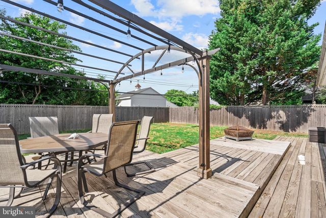 29 FAVORED LN, Levittown, PA 19055