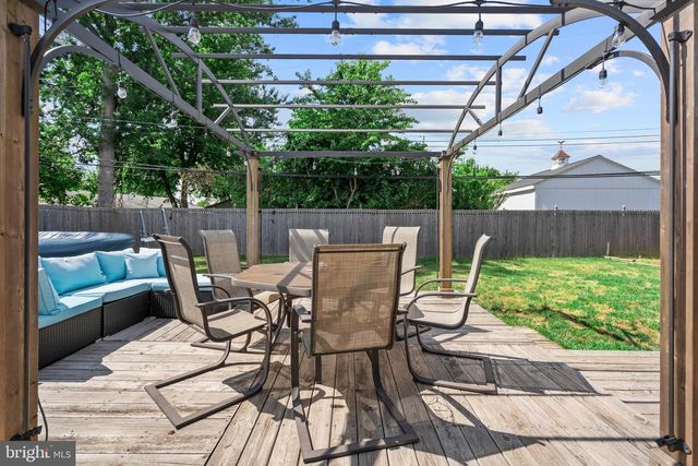 29 FAVORED LN, Levittown, PA 19055