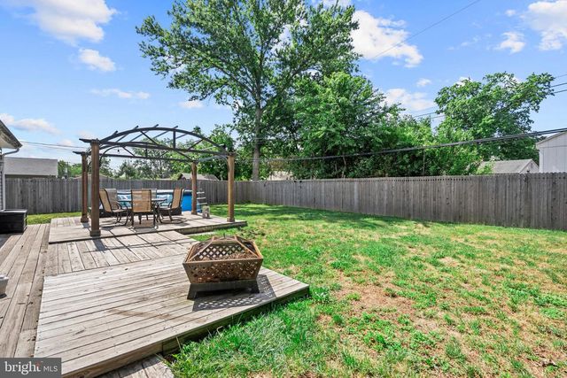 29 FAVORED LN, Levittown, PA 19055