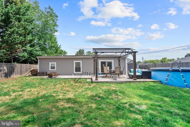29 FAVORED LN, Levittown, PA 19055