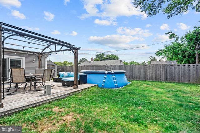 29 FAVORED LN, Levittown, PA 19055
