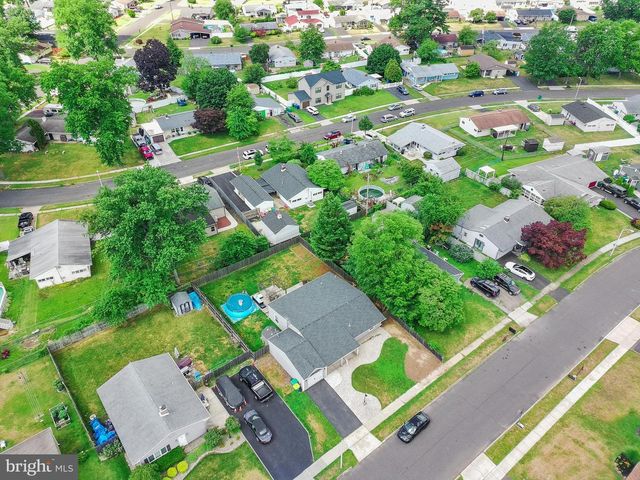 29 FAVORED LN, Levittown, PA 19055