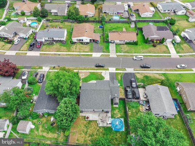 29 FAVORED LN, Levittown, PA 19055