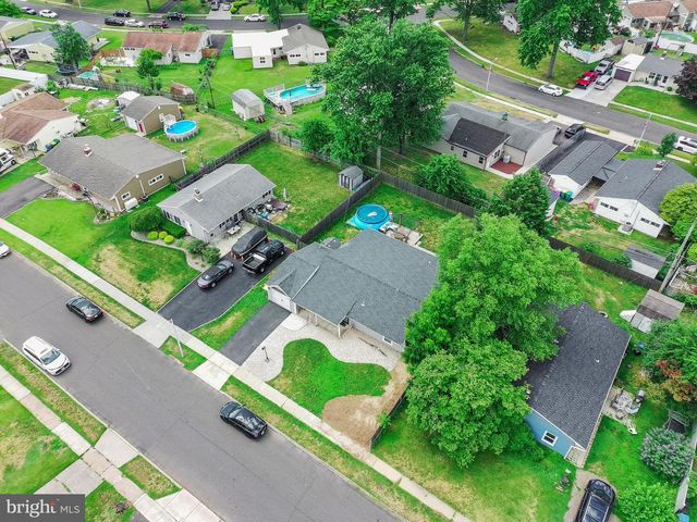 29 FAVORED LN, Levittown, PA 19055