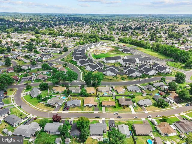 29 FAVORED LN, Levittown, PA 19055