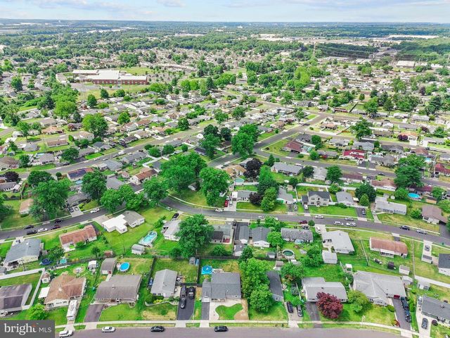 29 FAVORED LN, Levittown, PA 19055