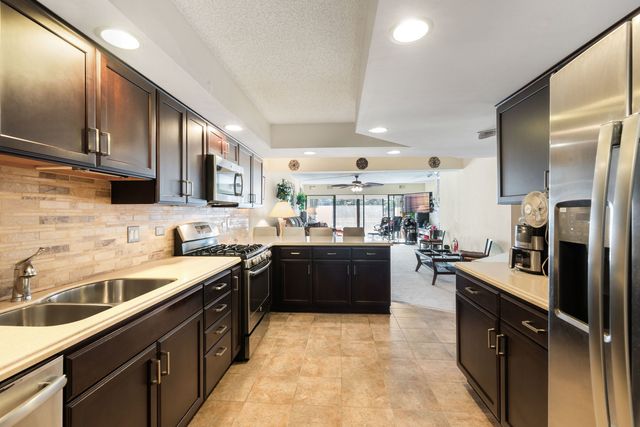 1S045 Spring Road 1D, Oakbrook Terrace, IL 60181