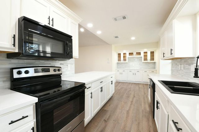 1219 Pecan Glen Drive, Missouri City, TX 77489