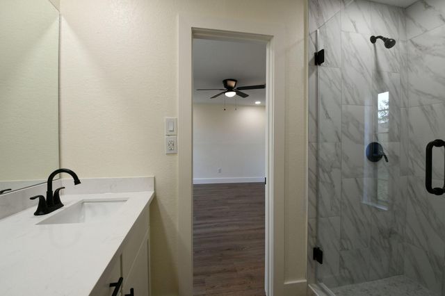 1219 Pecan Glen Drive, Missouri City, TX 77489