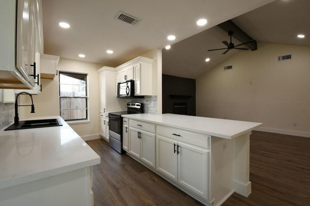 1219 Pecan Glen Drive, Missouri City, TX 77489