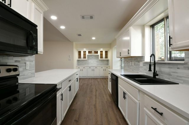 1219 Pecan Glen Drive, Missouri City, TX 77489