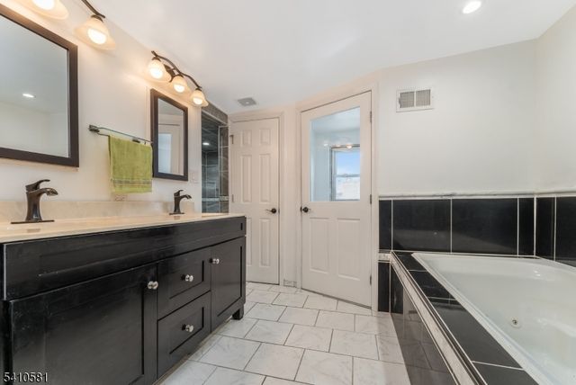 12 Brainard St, Phillipsburg Town, NJ 08865