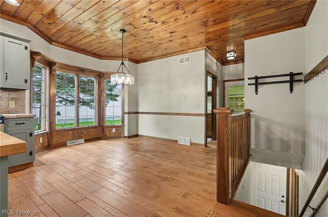 268 S Bayshore Drive, Columbiana, OH 44408