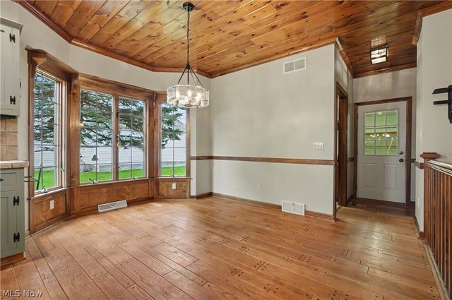 268 S Bayshore Drive, Columbiana, OH 44408