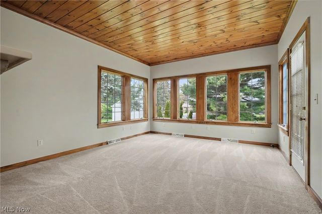 268 S Bayshore Drive, Columbiana, OH 44408