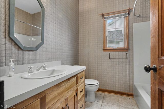 268 S Bayshore Drive, Columbiana, OH 44408